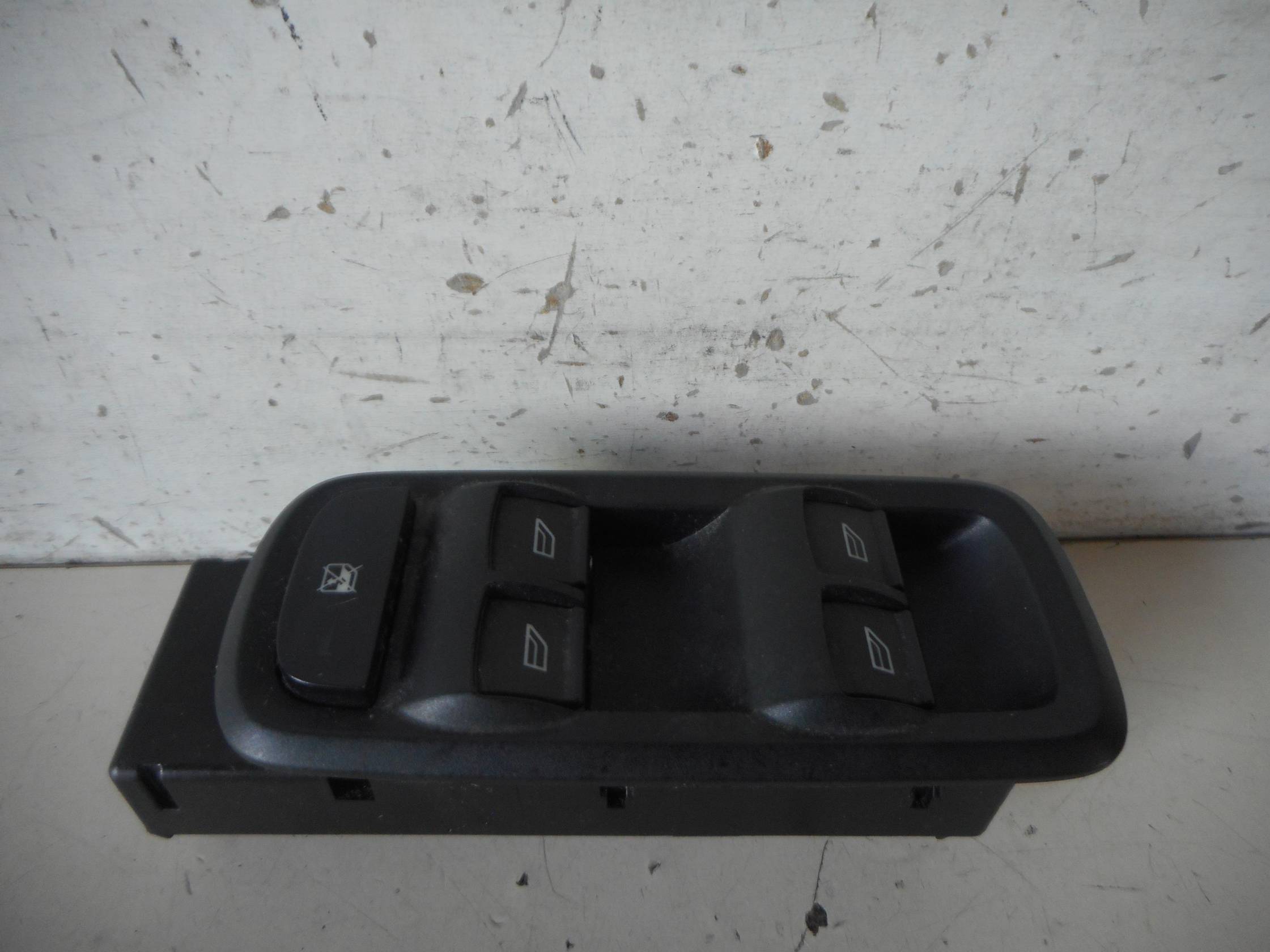 Interruttore alzacristalli porta ant.